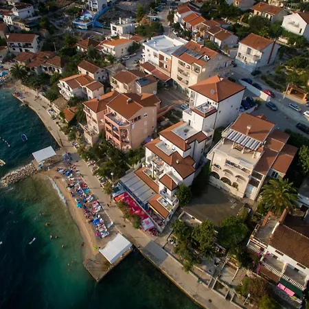 Apartment Resort アパート コマルナ